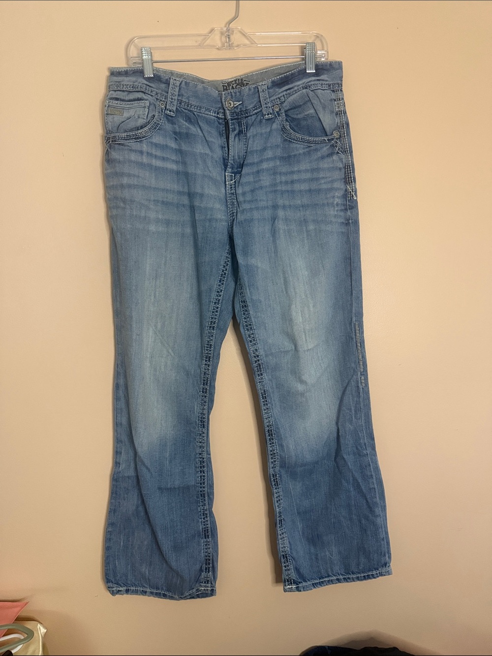 Buckle Men's Relaxed Jeans - Light Blue Wash